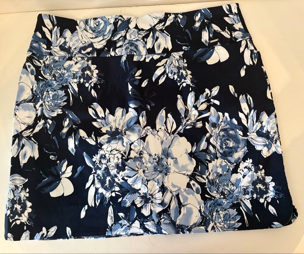 SC & Co blue and white botanical print skort size XXL